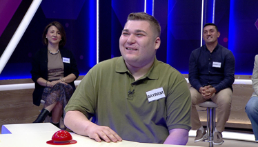 Yelkenli ya da yelkensiz olarak özel bir kayma aracıyla yapılan bir tür su sporu