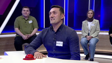 Etrafı şeritlerle çevrilmiş boks yapılan yer