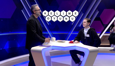 Bir şeyin üzerinde oyulmuş yol