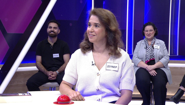 Kırmızı veya siyah renkli pul biber