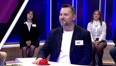 Birine veya bir şeye uyan, onun arkasından giden