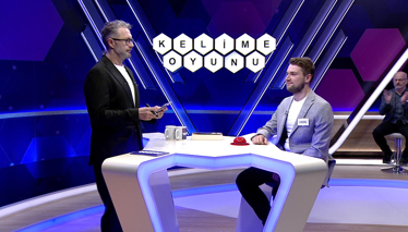 Demir yolunda yolcu ve yük taşımak için kullanılan, vagonlar dizisi