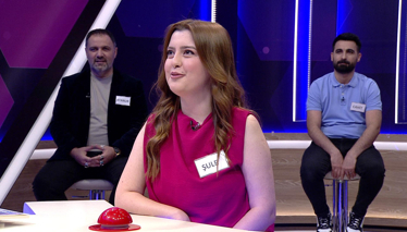 Böğürtlen gibi küçük, dalları dibinden çatallanan ve sapları odunsu bir bitki