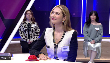 Kürekle yürütülen dar, uzun ve hafif tekne