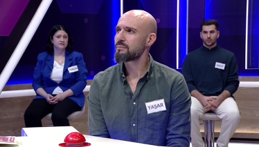 Kelime Oyunu Bacakları sıkı saran özel kumaştan yapılmış bir kadın giysisi