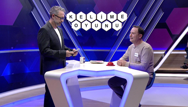 Kelime Oyunu Giysilerde vücuda oturmasını sağlamak için daraltılarak dikilmiş bölüm