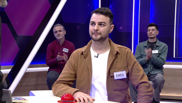 Kelime Oyunu Taneli veya toz durumdaki maddelerin, kalınını incesinden ayırmak için kullanılan delikli gereç