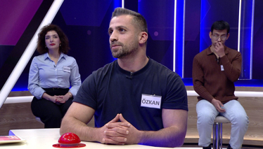 Kelime Oyunu Kanatlarının altındaki havanın yaptığı basınç yardımıyla yükselip ilerleyebilen motorlu hava taşıtı