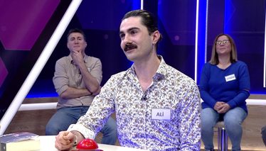 Kelime Oyunu Bir yerden başka bir yere yürüyerek giden kimse