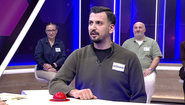 Kelime Oyunu Çocuğu olan kadın