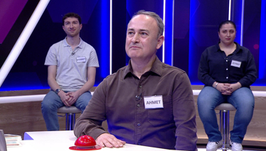 Kelime Oyunu Vücudun dik bir şekilde kollar üzerinde dengede durmasıyla yapılan hareket