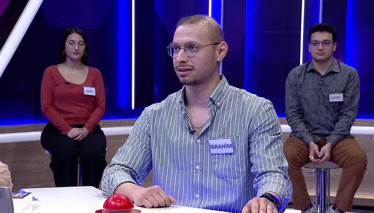 Kelime Oyunu Belli hafif figürlere, çoğunlukla sahne düzenine ve müziğe dayalı gösteri türü