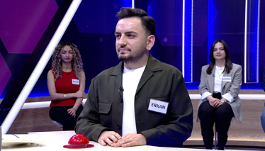 Kelime Oyunu Tiyatroda sahnede oynanmak için yazılmış oyun