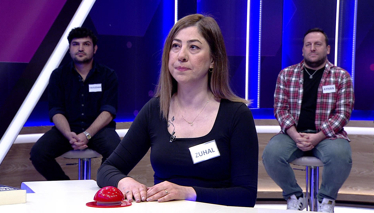 Kelime Oyunu Seçkin görünmek için, bazı çevrelerdeki düşünceleri benimseyen, onlar gibi davranmaya özenen kimse