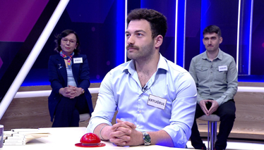 Düşünce ve davranışlarında belli ilkelere sıkı sıkıya bağlı olan