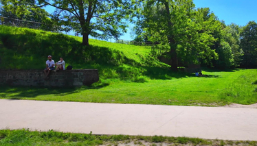 Çok Gezenti Parc de la Citadelle 'Kale Parkı'