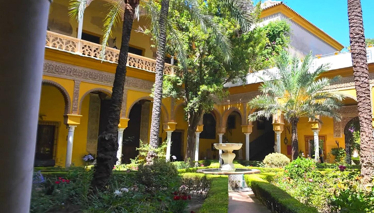 Çok Gezenti Palacio de Las Duenas