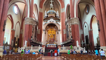 Çok Gezenti San Petronio Bazilikası