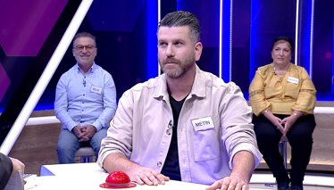 Kelime Oyunu Birine veya bir şeye uyan, onun arkasından giden