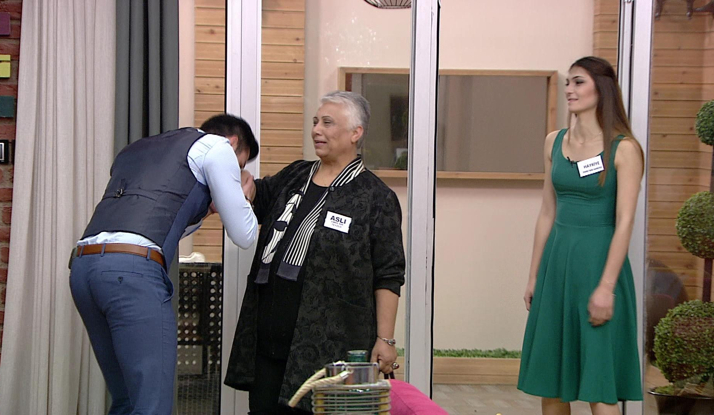 Emre ve Hazal'ın söz merasiminden kareler!