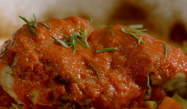 Biberiye ile Fırınlanmış Yarım Tavuk 