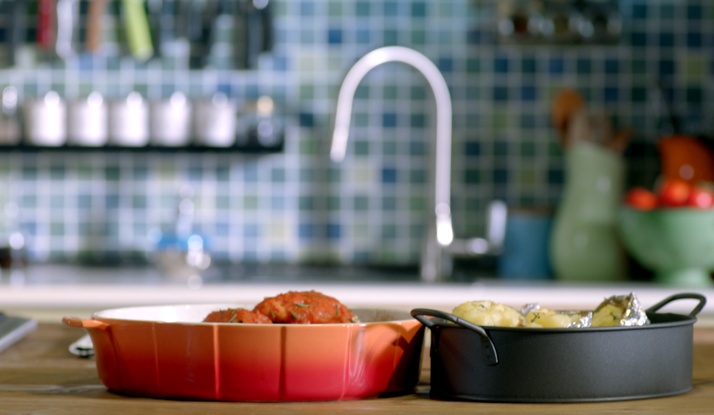 Biberiye ile Fırınlanmış Yarım Tavuk 