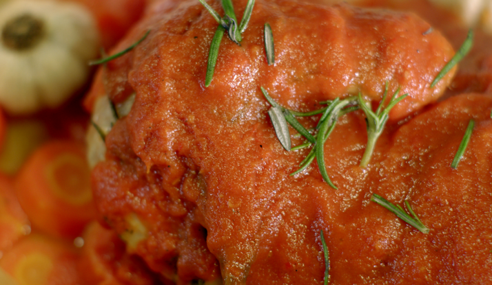 Biberiye ile Fırınlanmış Yarım Tavuk 