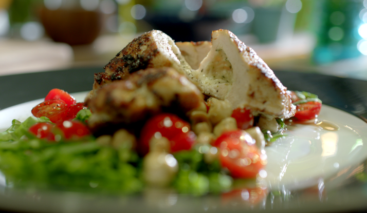 Gravyer ve Taze Kekik Dolgulu Tavuk Göğsü