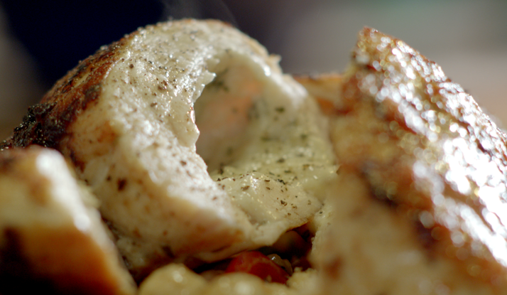 Gravyer ve Taze Kekik Dolgulu Tavuk Göğsü