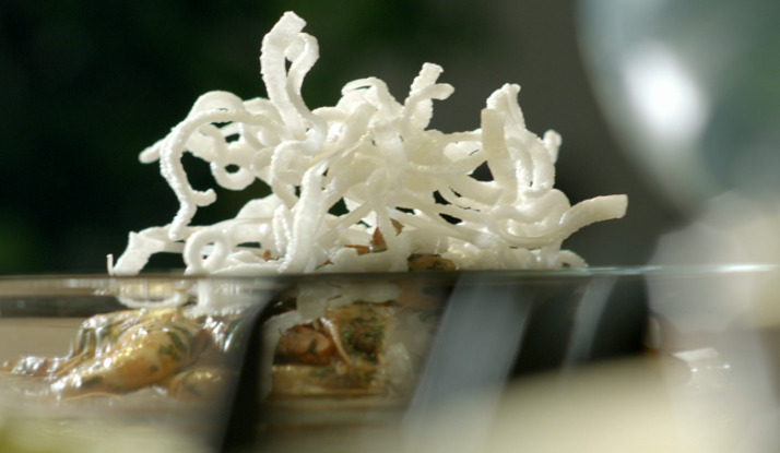 Konyak ile Alevlendirilmiş Maydanozlu Karides 