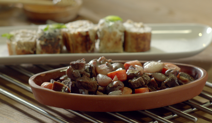 Arpacık Soğanlı Ve Patlıcanlı Et Güveç