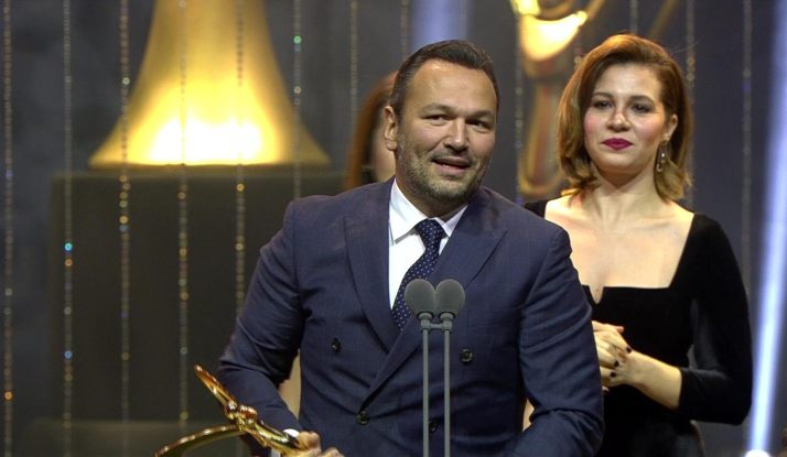 En İyi Komedi veya Romantik Komedi Dizisi Ödülü Kazananı